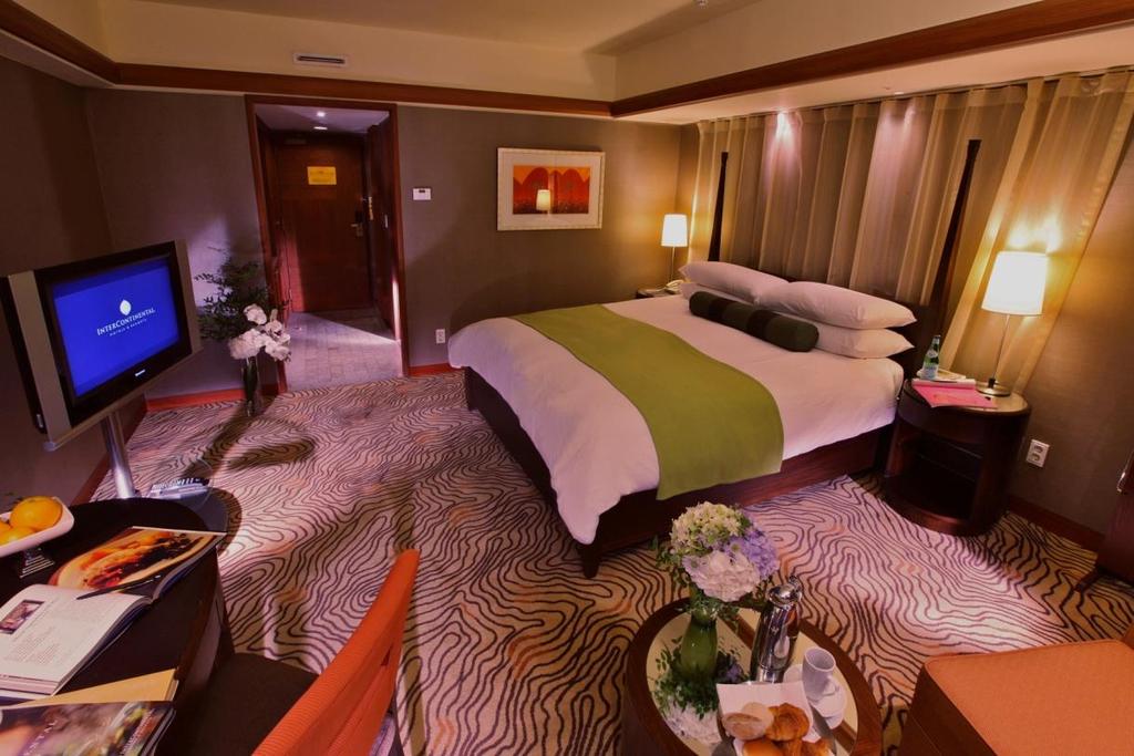 GUEST ROOMS Grand InterContinental Seoul Parnas Normal Floor Deluxe Room (40m2) -------------- 221 Family Room (40m2) -------------- 12 Junior Suite (60m2) -------------- 155 Residence Suite (83m2)