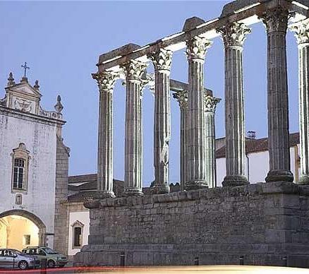 DAY 5: LISBON - EVORA - ALGARVE (Tuesday) After breakfast at your hotel, board your motor coach and head south to Azeitão.