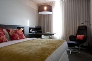 The Convention Centre is a 200 m walk (Travelling time: 32 minutes). 20. JERONIMOS 8 4**** Rua dos Jerónimos, 8 1400-211 Lisboa http://www.almeidahotels.com Double Room Single Use 230.