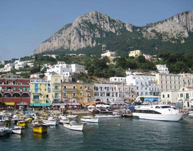 Italy - Walking Along the Amalfi Coast 2018 Individual Self-Guided Hiking Tour 8 days / 7 nights 2 different programs to discover the Amalfi Coast, Naples, Pompeii, the Vesuvius Naples and its