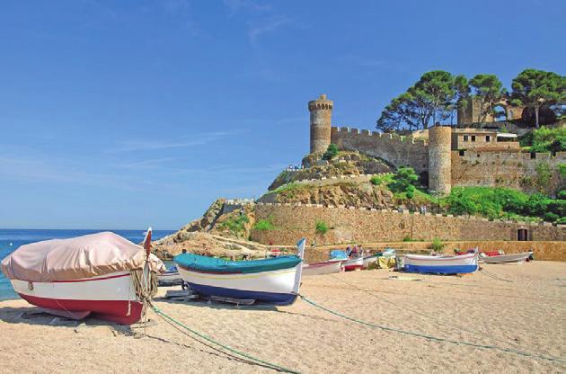 On e way you will admire e Cala de Castell, near Palamós, and finalize e stage very near your hotel.