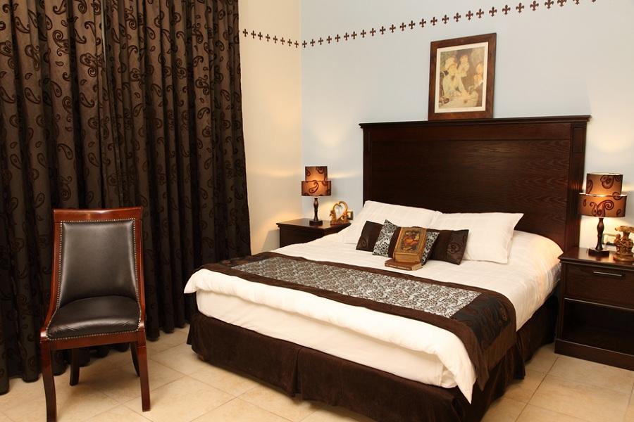 ACCOMMODATION AMMAN HISHAM HOTEL Hisham is a four star boutique hotel, conveniently located in Amman s business and diplomatic district, within walking distance of the old city and its historic