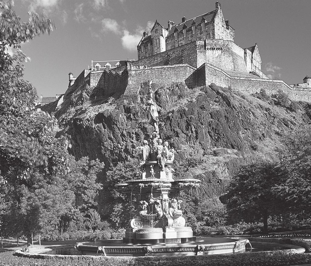u 2 Ross Fountain, overshadowed by imposing Edinburgh Castle, was exhibited at the Great London Exposition of 1862.