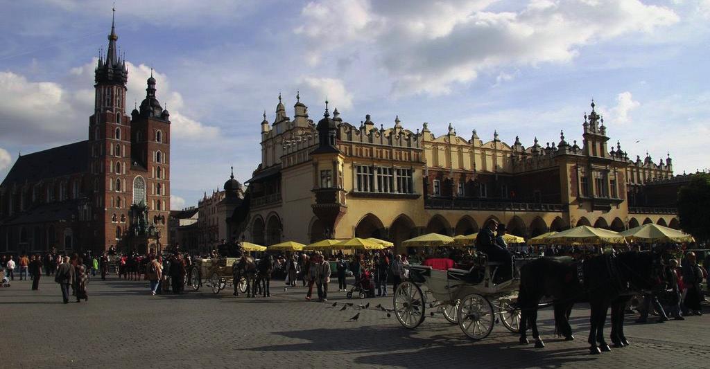 We will see all the highlights of the Old Town area that made Cracow so famous.