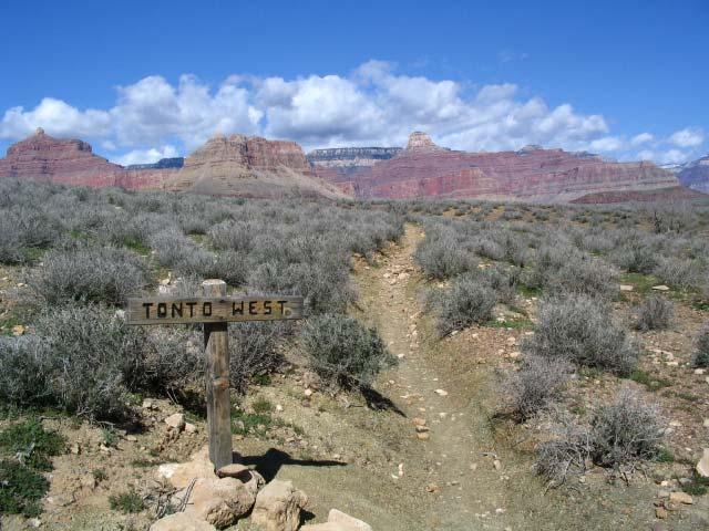 It only took about 20 minutes to make it out to Plateau Point, so I took off my pack and shoes, and ate my lunch.