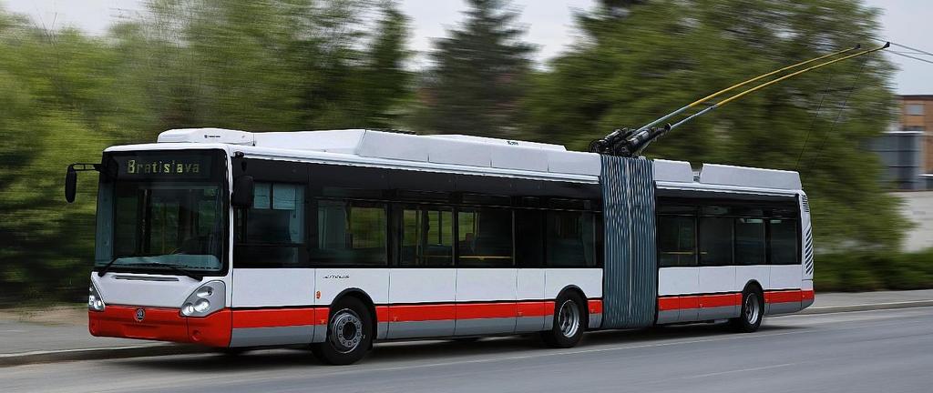 Slika 3. moderni Trolejbus u Slovačkoj [3] 1.3. Motorizirani autobus Krajem 19. stoljeća, Carl Benz napravio je prvi automobil koji je za pogon koristio motor s unutarnjim izgaranjem.