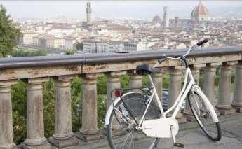 Day 7: Florence Empoli Pisa (40-65 km by bike + 40-65 km by train) Today you can choose if either starting pedalling directly from