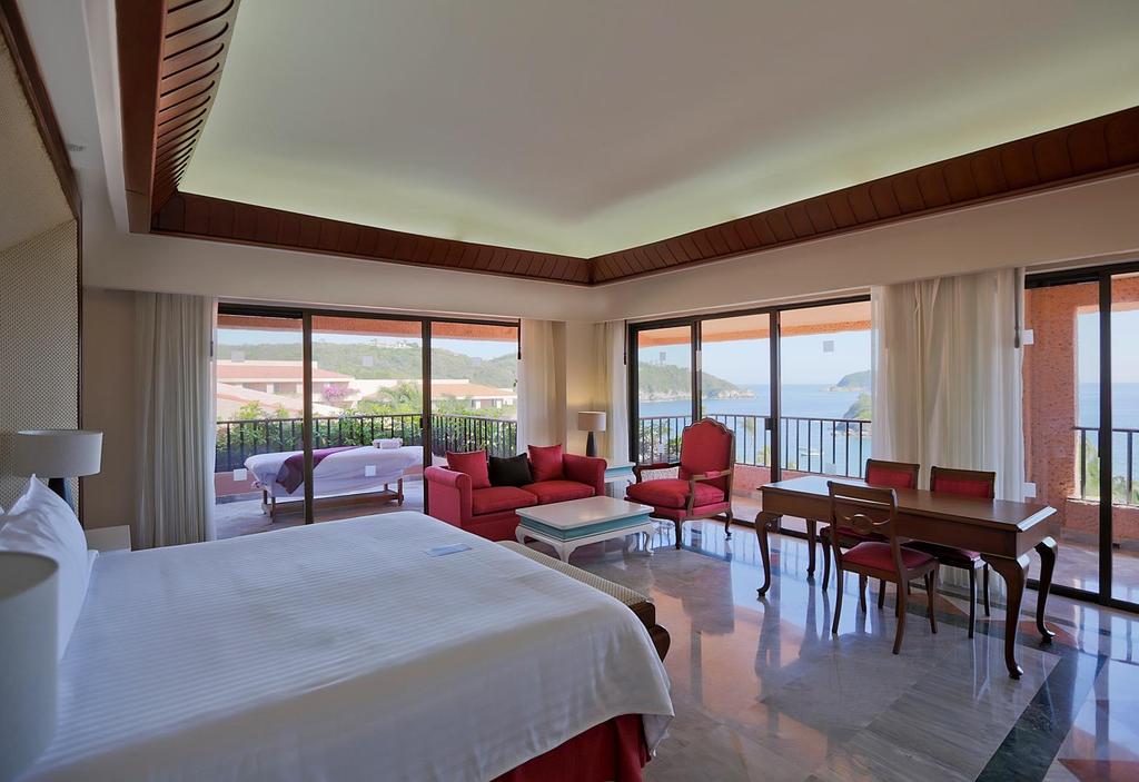 Rooms PRESIDENTIAL SUITE PREMIUM LEVEL Created for guests who want luxury and comfort in a warm and elegant atmosphere that features spacious areas, a living room with a 60 TV, a dining room with a