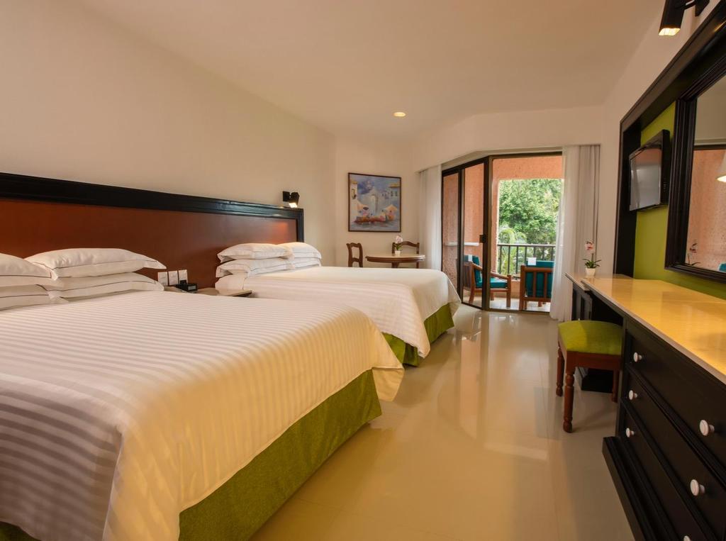 Rooms DELUXE Deluxe rooms combine comfort and convenience in a completely renovated setting that features the best views of the gardens or pools from a private balcony or terrace.