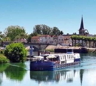 Cruise through the heart of France at a pace far removed from the hustle and bustle of the modern world. Life is simplicity itself as you float peacefully along these rural waterways.
