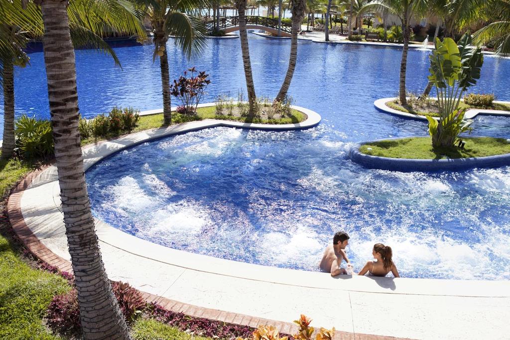 Highlights Lobby overlooking the sea Stay at one and enjoy five! Access to the Barceló Maya Beach, Barceló Maya Caribe, Barceló Maya Colonial and Barceló Maya Tropical hotels 9 spectacular pools.