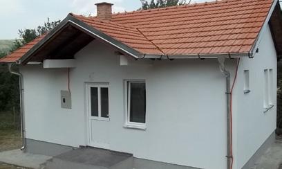 EU RRK III has built 37 houses to the municipality of Novoberde/Novo Brdo. The first house being built under EU-RRK III is the house of a young mother with her two children.