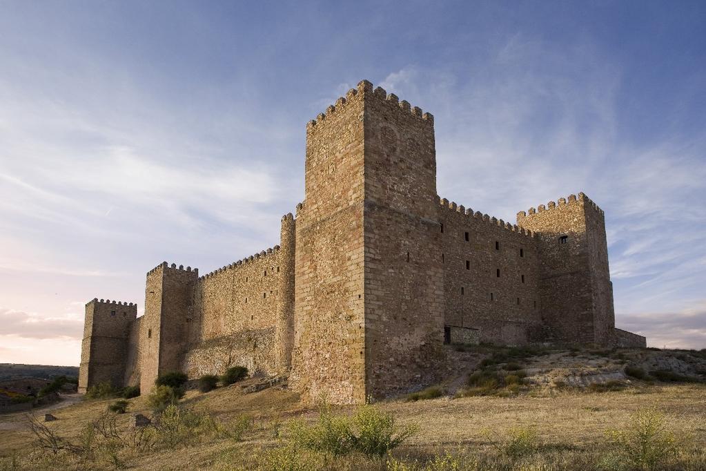 Catedral de Santa María de Sigüenza Built in the XII century as a fortress for defense, this stunning monument part of the medieval monuments of Sigüenza is the first thing you want to visit in this