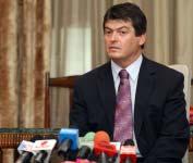 Socialist lawmaker, at the same time co-chairmen of Commission for Electoral Reform, Fatmir Xhafa, has been shown sceptic on citizens equipping with identity cards and mainly Albanian emigrants who,