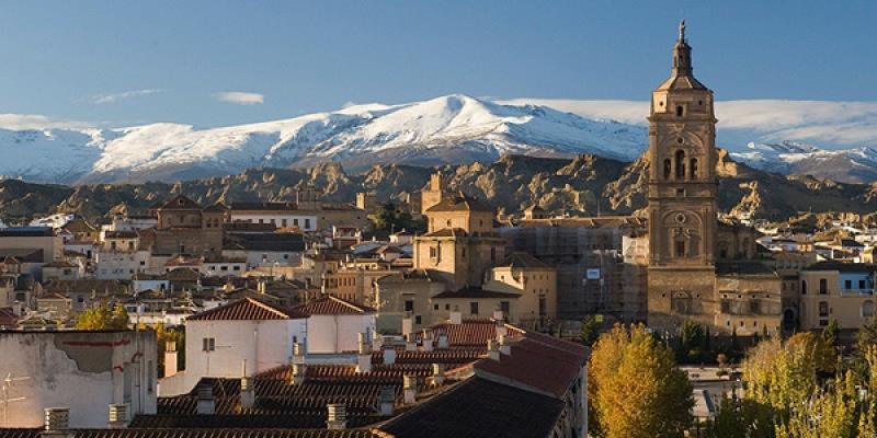 the soft rock, at Purullena. Enjoy views of the Sierra Nevada from the distance as you reach glorious Granada.
