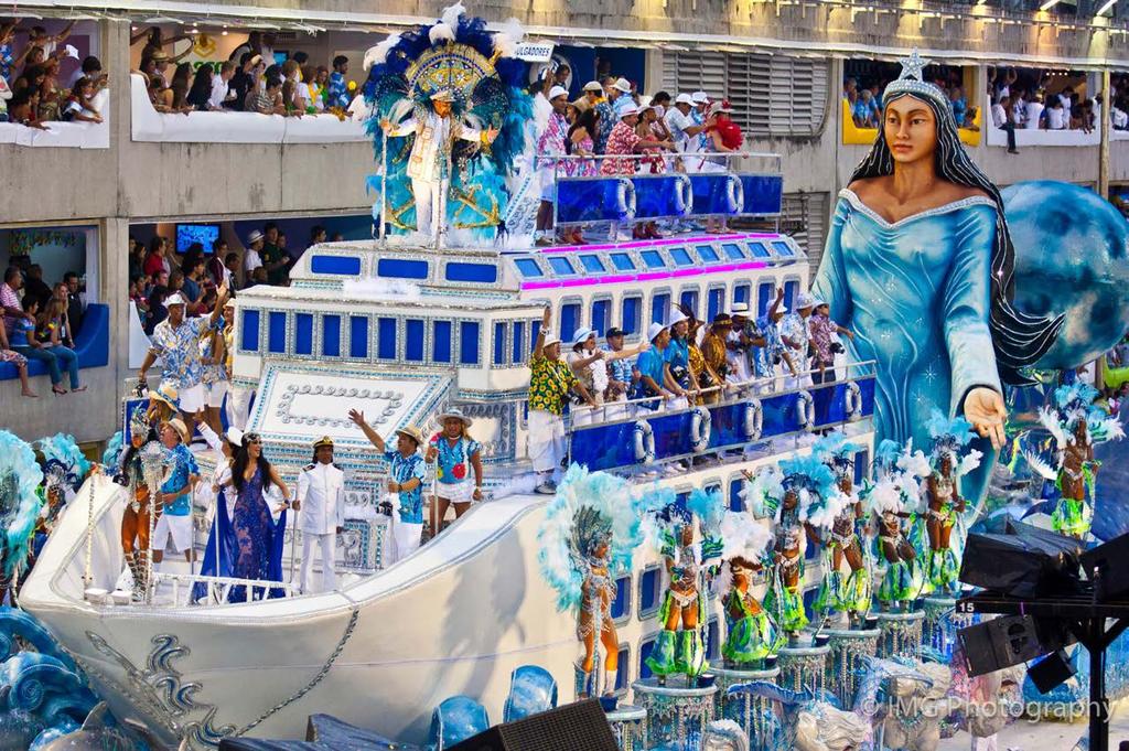 Carnaval Float inside of the Sambódromo DAY 5: Copacabana and Centro Sunday, February 11 th 10 am: Breakfast is included at the hotel.