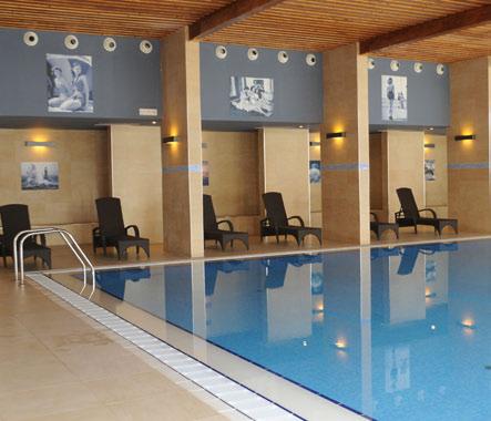Grand Oaza Spa & Wellness centar Sadržaji Zatvoreni bazen sa relaks zonom i pool