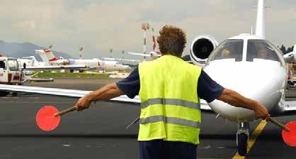 34 Vodnik po letališču / Airport Guide INFORMACIJE SPLOŠNO LETALSTVO Center splošnega letalstva je odgovoren za izvajanje vseh aktivnosti letal do 44 ton in do 19 potnikov.