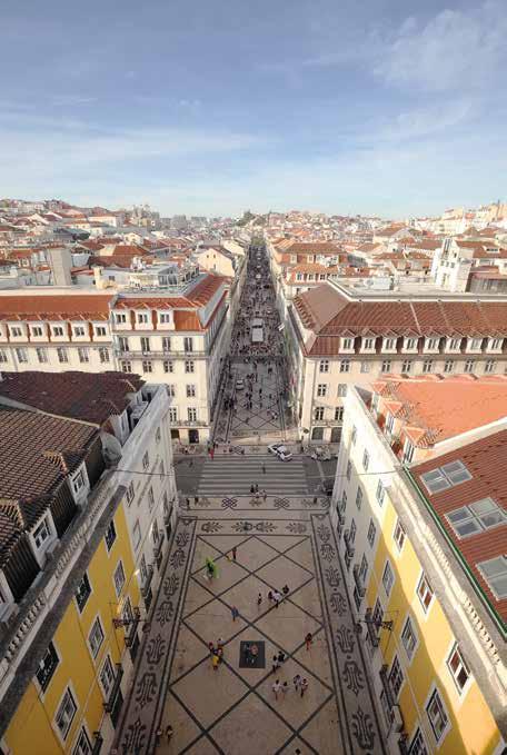 LISBON BAIXA, CHIADO, AV. LIBERDADE AND MARQUÊS DE POMBAL The charm and elegance of the city centre This is the central, and unmissable, artery running through the heart of Lisbon.