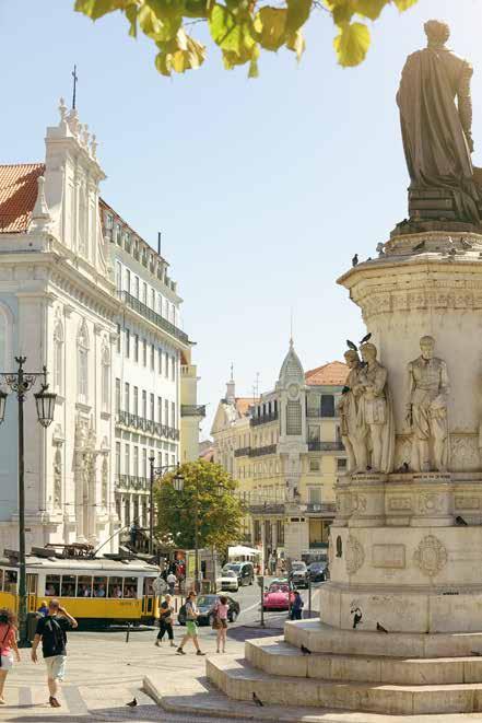 Numerous topflight international brands have shops along both flanks of this broad avenue, with its trees and outdoor cafés that draw you on to downtown Lisbon.
