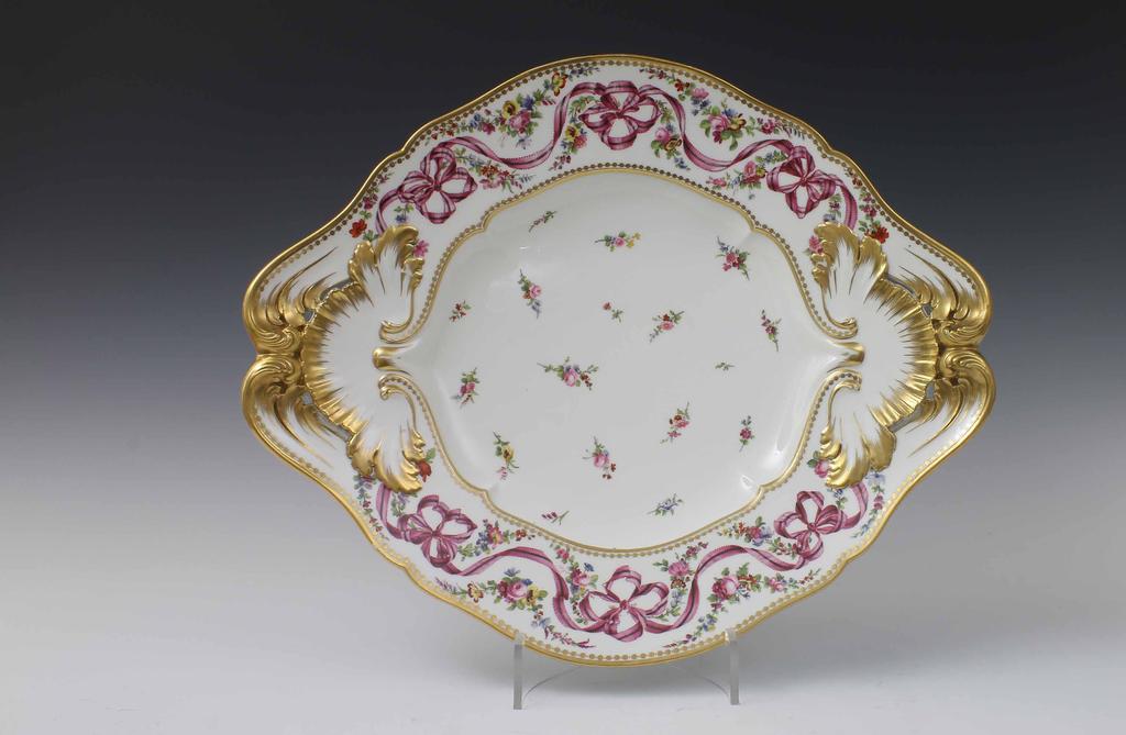 A Sèvres Hard-Paste Porcelain Tureen Stand 1784 plateau de pot à oille From the