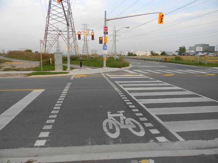 Roadway Crossings Example of Signalized Road Crossing at Alness Street on the Finch Hydro Corridor Trail Along the length of the trail there will be road crossings at existing