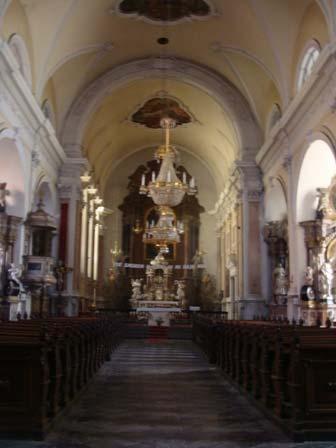 jezuitska cerkev v Sloveniji in je močno vplivala na zasnovo drugih redovnih cerkva.