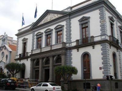 Address: 1 Plaza del Patriotismo, Santa Cruz de Tenerife, 38002, Spain Image Courtesy of Wikimedia and Peejayem I) Templo Masónico This refined building was constructed at the turn of the 20th