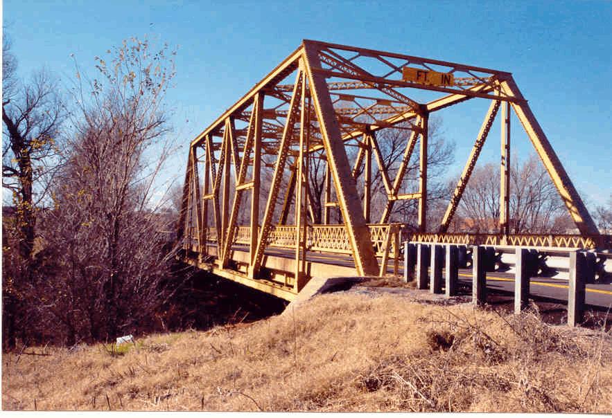 27 Modified Pratt Through Truss Structure #0504 0278 SXF A modified Pratt through truss, unlike a standard Pratt, has horizontal struts in the center panels which extend from the verticals to the