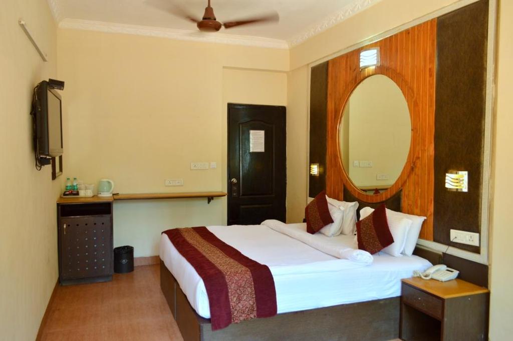 Honeymoon Room (Total 6 rooms) MAX GUESTS:2 BED SIZE(S): 1 Extra-large double bed(s) ROOM SIZE: 16.