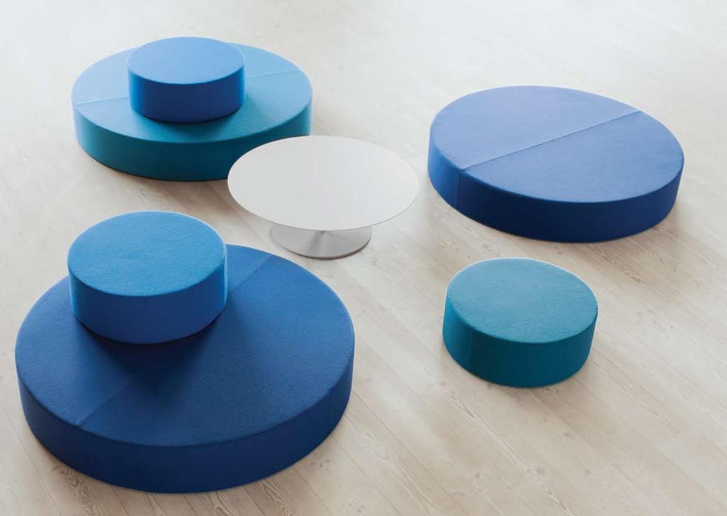 GUBI Puf The round and organic series of upholstered furniture is intended for use in lounge and reception areas.