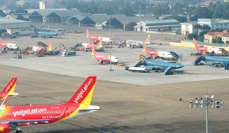 Fleet Expansion Vietjet s aircraft fleet by 30 th September, 2017 stood at 40 aircraft including 25 Airbus A320s and 15 Airbus A321s with the average age of 3.37 years.