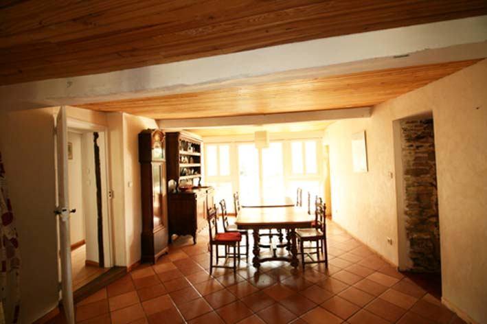 The property is very spacious with a habitable surface area of 400m2 over 3 floors.