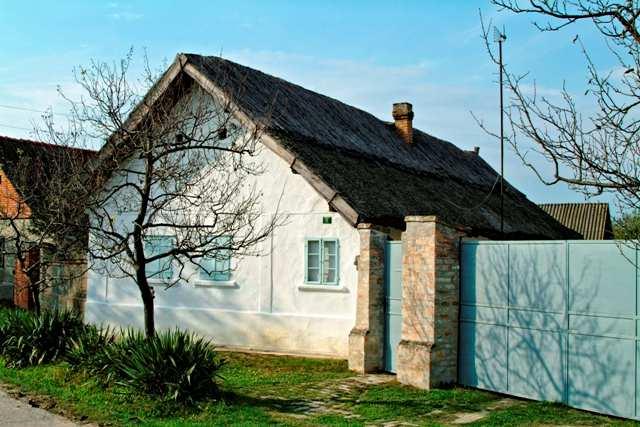 architectures are still preserved in a number of villages. The following villages particularly stand out: Bački Breg, Bezdan, Bački Monoštor, Kupusina and Sonta.