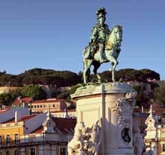 Portugal je u zoni GMT, dakle sat pomičemo za 1 sat unatrag. Transfer do hotela u vlastitom aranžmanu i smještaj u hotel.