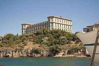 Historical origins of Marseilles Palais du Pharo The decision to build an imperial residence in Marseille was made by Louis-Napoléon who, during his trip in 1852.