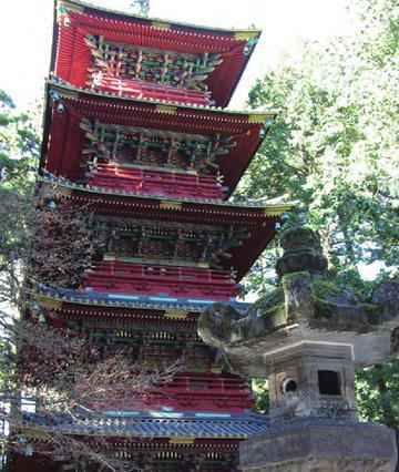 F300 / F300W Nikko World Heritage 1-Day Tour FEATURE Experience the natural wonders and history of Nikko with a visit to the spiritual Nikko Toshogu shrine World Heritage site, the mesmerizing 97