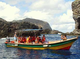 Day 4 BOATING TRIP & ANCESTRAL FISHING Rise early and board a local fisherman's boat to gain a unique view of the island. Sail out to Hanga Piko Bay for a chance to spot some graceful turtles.