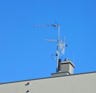Obično su to krov kuće, postojeći stup nosač antene na krovu pričvršćen na dimnjak ili eventualno balkon ako s balkona postoji optička vidljivost prema pristupnoj točki.