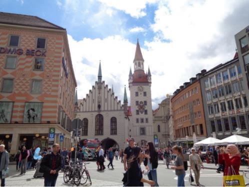We want to see both the historic and the contemporary side of Munich with you.