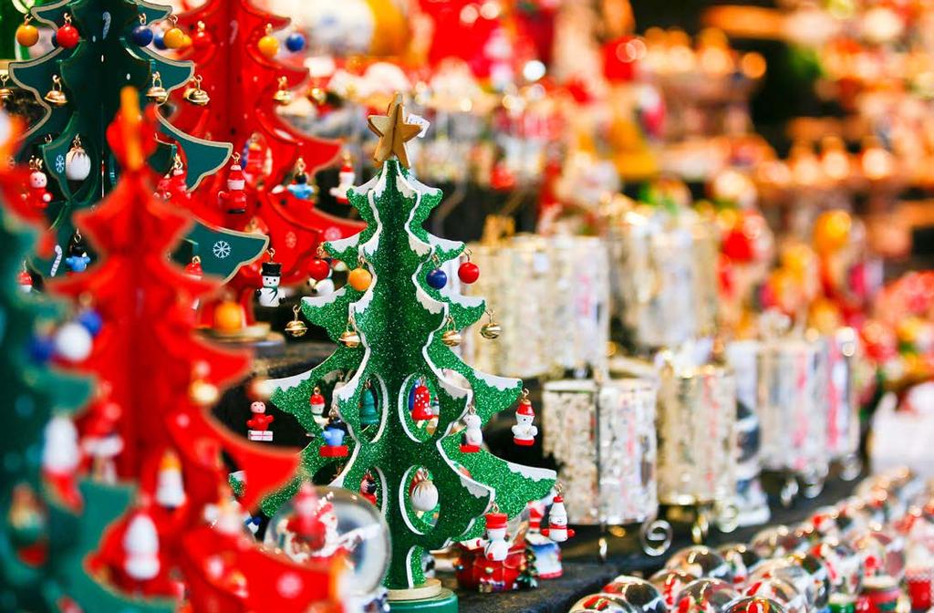 CHRI STMAS 14 WHERE TO SHOP AND OPENING TIMES 37 CHURCH SERVICES: WHERE TO SING SOME CAROLS Victoria
