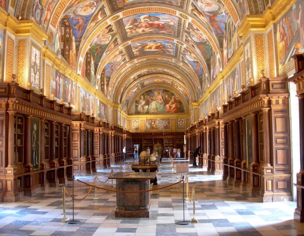 HALF DAY EL ESCORIAL The charming town of El Escorial is situated 30 miles north of Madrid.