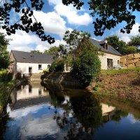 Le Moulin Du Buret (Mill House) Summary 18th C Water Mill fully restored as holiday accommodation.