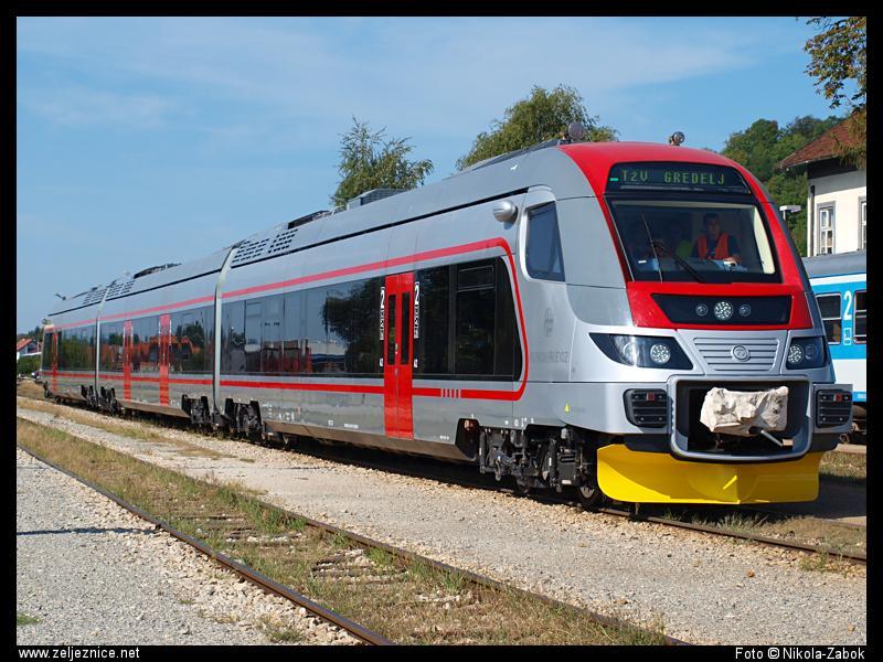 5.2. DIZEL - MOTORNI VLAK SERIJE 7 022 Niskopodni dizel-motorni vlak za regionalni promet serije 7 022 proizvela je tvrtka TŽV Gredelj d.o.o. za potrebe Hrvatskih željeznica.
