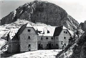 Italijani so izkoristili prednost težko prehodne naravne ločnice Alp, dograjevali in utrjevali so že stare trdnjave.