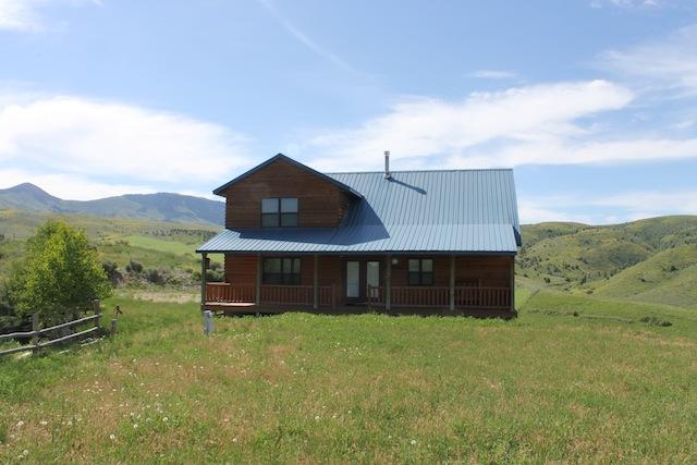 22 Breathtaking Views! Stunning cabin with unbelievable 360 degree views! This beautiful 5 bed 3.