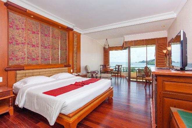 The spacious Phuket accommodation at Diamond Cliff Resort & Spa is set amongst exotic gardens offering pleasant views around every corner.