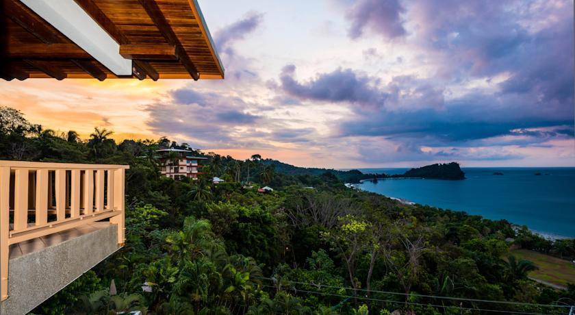 Costa Verde Hotel ARENAL MANUEL ANTONIO 1 x Two Bed House on Bed & Breakfast basis for 4-nights Hotel Costa Verde is located on a coastal rainforest bluff overlooking the Pacific beaches of Manuel