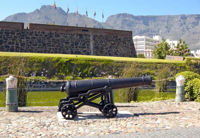 DAY 10: MONDAY, 22 JANUARY 2018 CITY TOUR After breakfast, join your tour guide for the Cape Town City Tour.