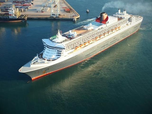 Below Right: Cunard Lines has both its largest ship, QUEEN MARY II, and its second largest ship QUEEN ELIZABETH calling at Cape Town and Port Elizabeth this season.